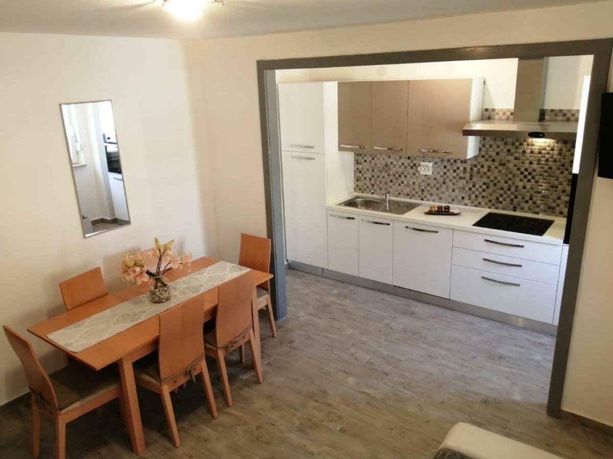 Apartman Marta Podstrana Zewnętrze zdjęcie